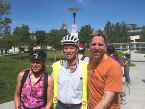 Kate Becker and Salt Lake City Mayor Ralph Baker (center) on a tour around town with the Metal Cowboy.  Photo courtesy of Joe Kurmaskie